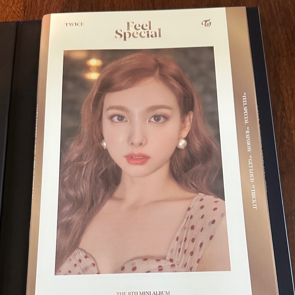 TWICE Feel Special Album + preorder photo cards - Picture 7 of 7